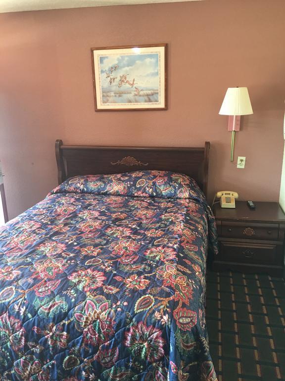 Best Value Inn Motel Sandusky มาเรียนนา ภายนอก รูปภาพ