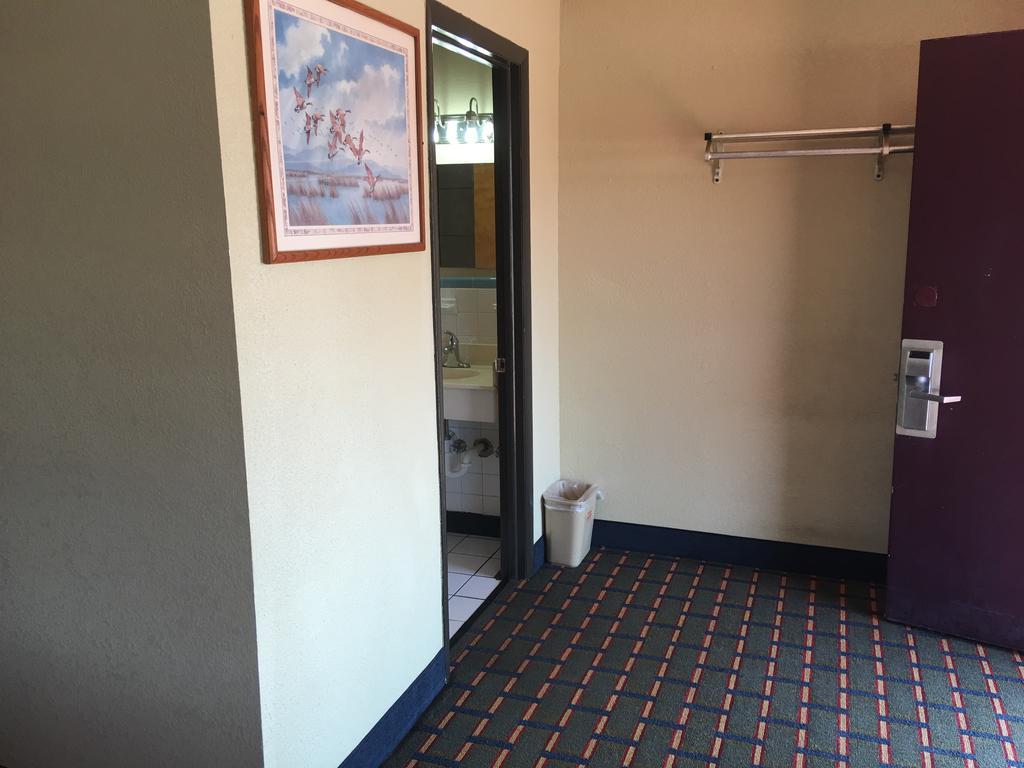 Best Value Inn Motel Sandusky มาเรียนนา ภายนอก รูปภาพ