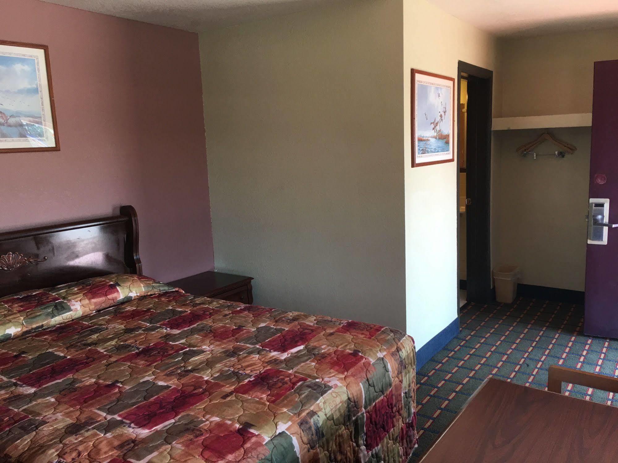 Best Value Inn Motel Sandusky มาเรียนนา ภายนอก รูปภาพ