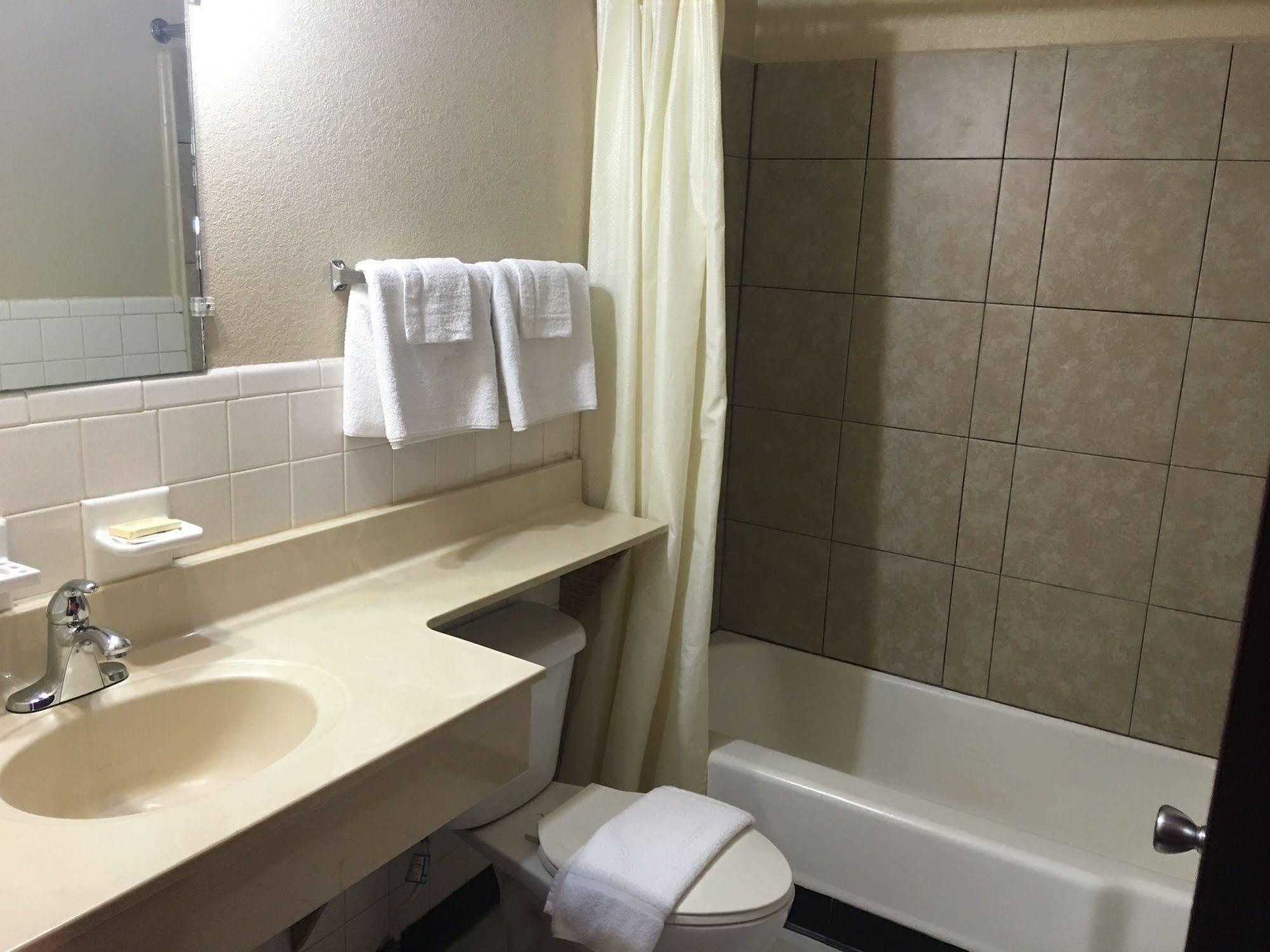 Best Value Inn Motel Sandusky มาเรียนนา ภายนอก รูปภาพ