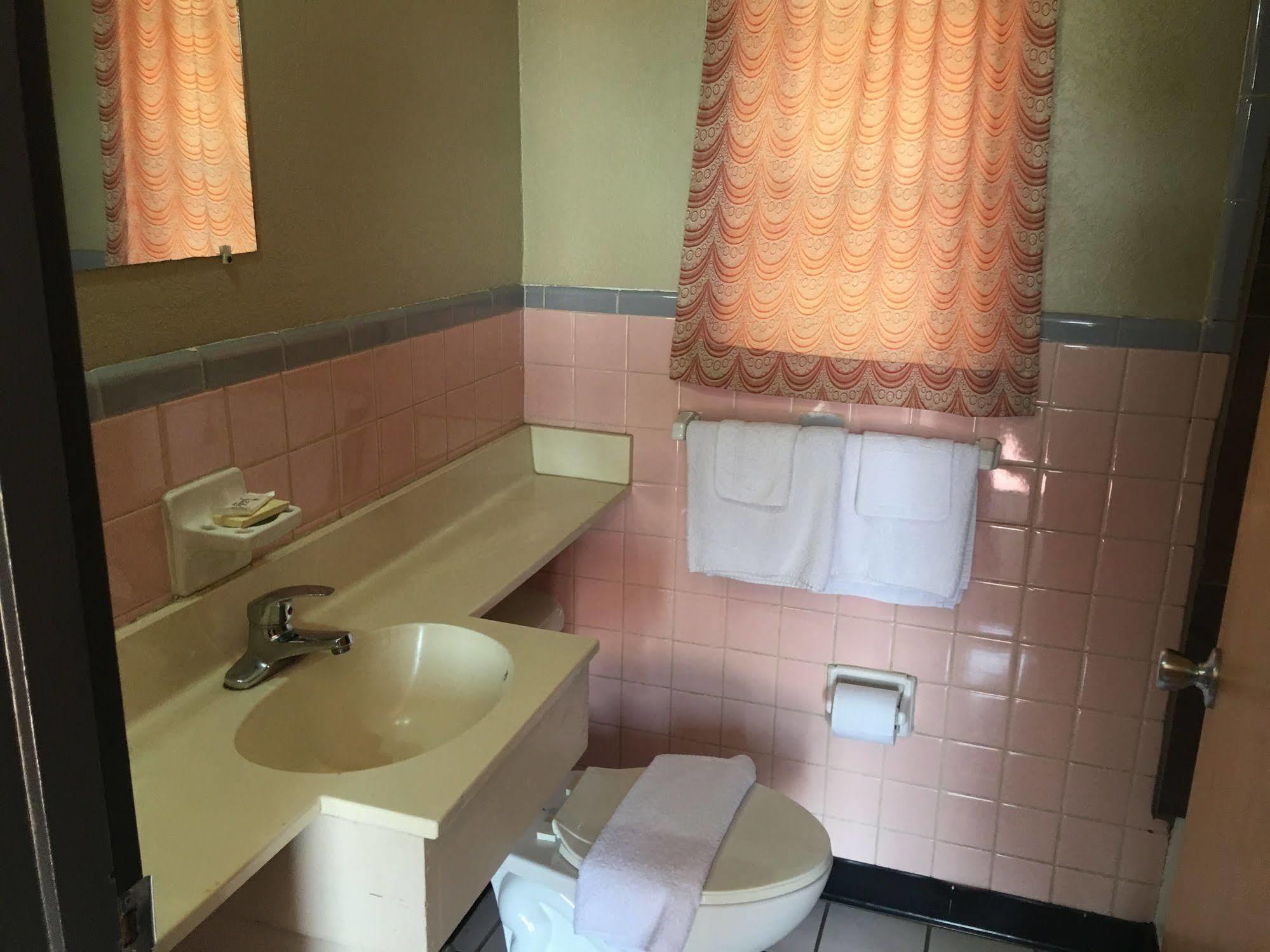 Best Value Inn Motel Sandusky มาเรียนนา ภายนอก รูปภาพ